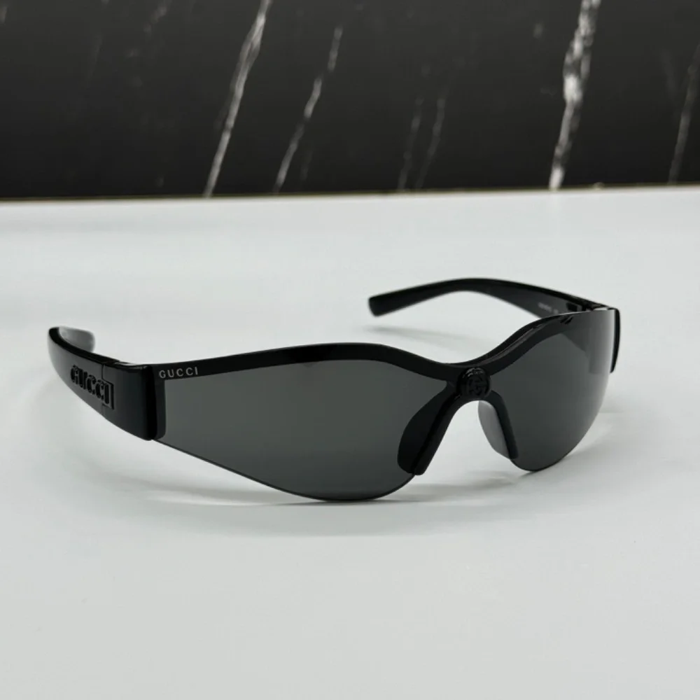 NEW GG1651S 001 GUCCI BLACK GREY GEOMETRIC UNISEX GUCCI SUNGLASSES